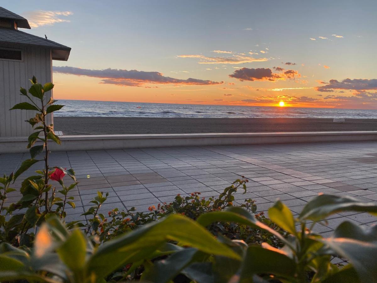 Apartamento Duplex Ático, primera línea de playa Torrox Exterior foto